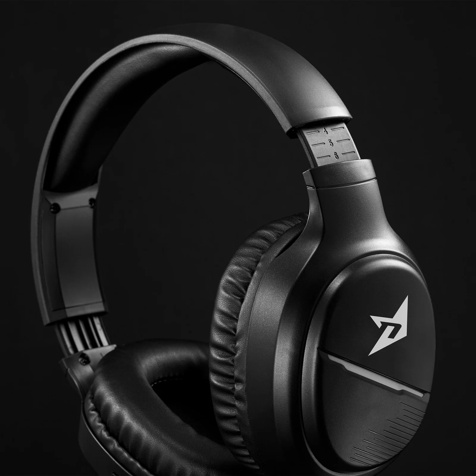 Next FX7 trådløst gaming headset (sort), tæt på bøjlen